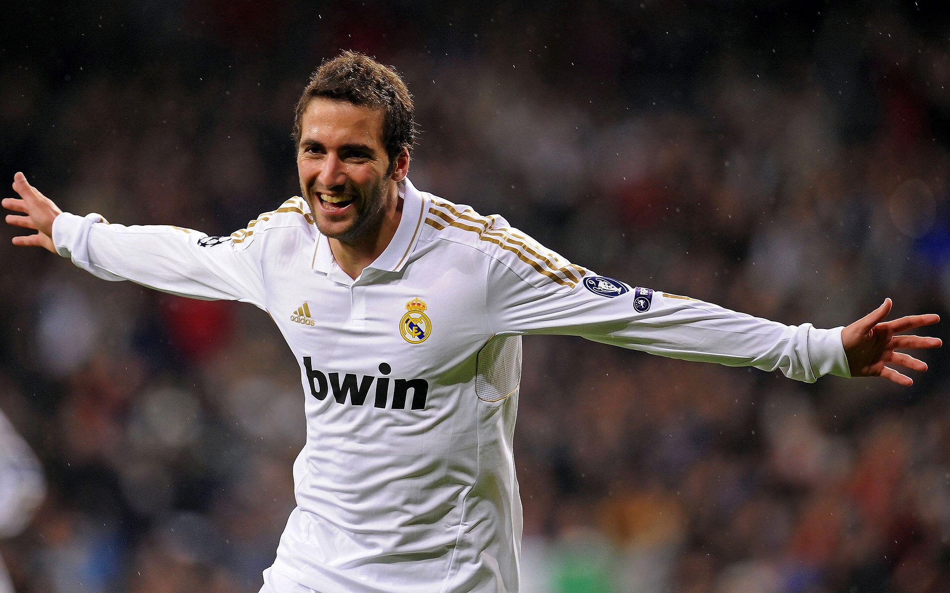 严格裁判体系：确保每一局比赛的公正性，严格遵守比赛规则 坚决服从裁判