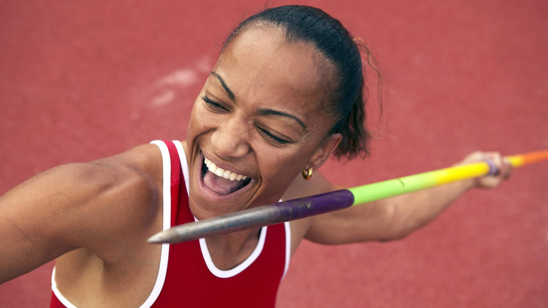 库兹马诺维奇在巴黎奥运会手球比赛中多次扑救关键球,库兹马首发