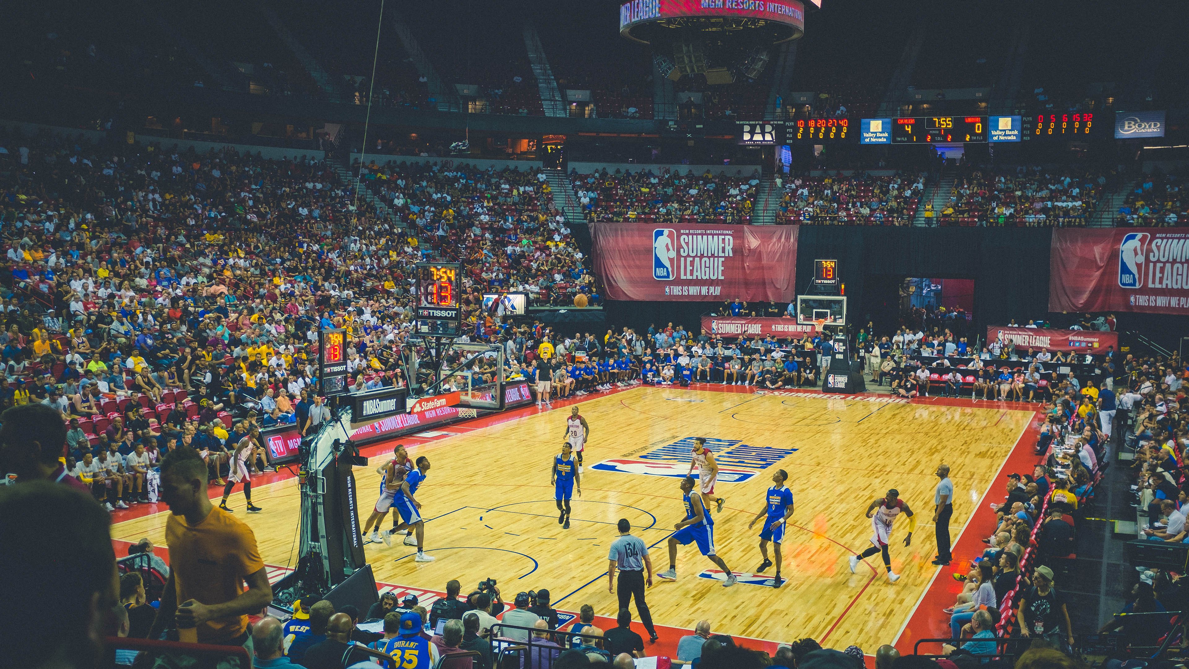 九游电竞站-数据分析揭示球队进攻防守特点，防守进攻球员的正确姿势